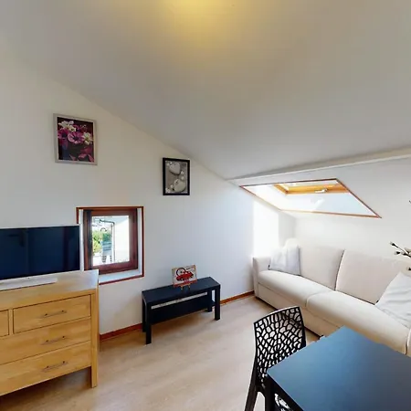 With 2 Bedrooms For 4 People In Annecy-le-vieux *