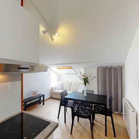 With 2 Bedrooms For 4 People In Annecy-le-vieux *