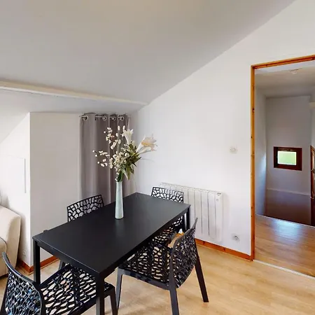 With 2 Bedrooms For 4 People In Annecy-le-vieux * Annecy