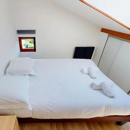 With 2 Bedrooms For 4 People In Annecy-le-vieux