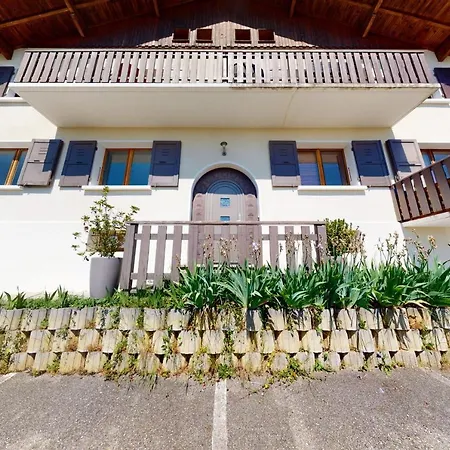 With 2 Bedrooms For 4 People In Annecy-le-vieux